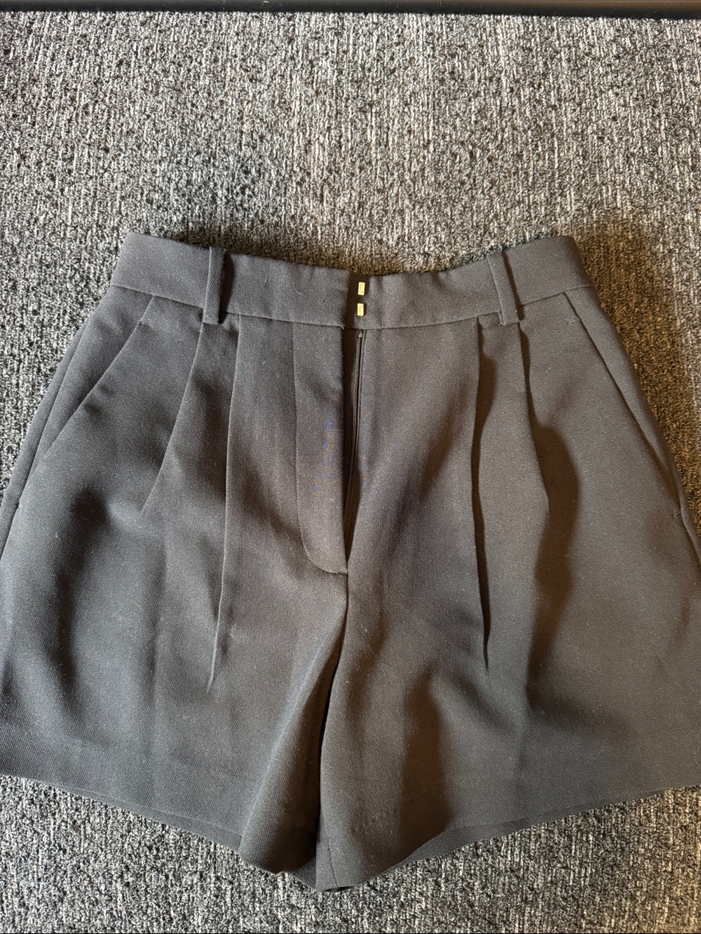 Abercrombie & Fitch Black High-Waist Pleated Women's Shorts